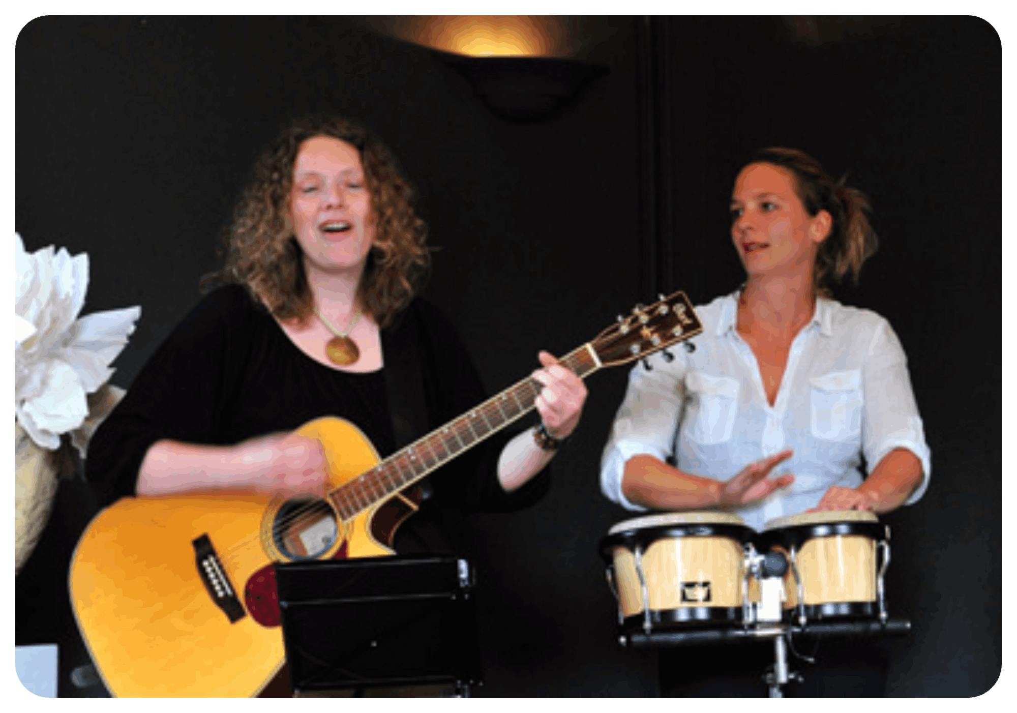 Mobirise akoestisch duo ceremonie muziek live uitvaartmuziek gitaar zangeres